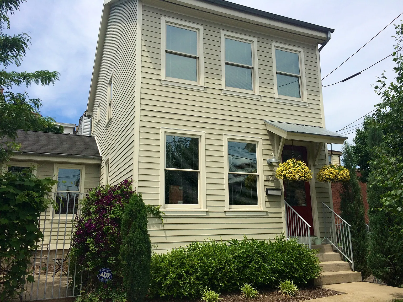 624 Thropp St photo 1