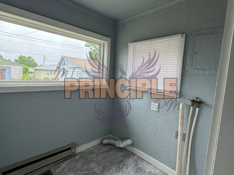 2037 Whitman Ave — Photo 14