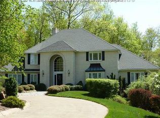 13 W Coventry Woods, Charleston, WV 25309