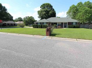 936 Broken Arrow Ln, Cantonment, FL 32533