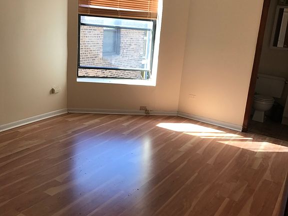 5th image of 828 W Leland Ave APT 1