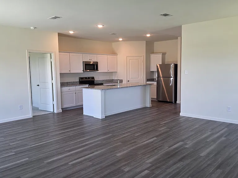 12752 Haymarket Rd — Photo 2