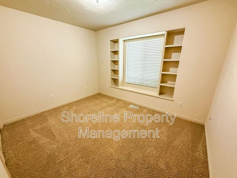 2328 E Satterfield St — Photo 27