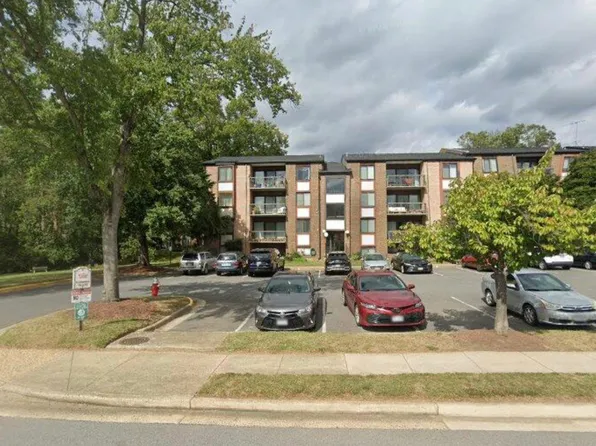 9733 Kings Crown Ct APT 201, Fairfax, VA 22031