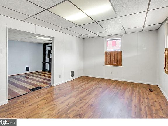 2nd image of 119 W Elm St