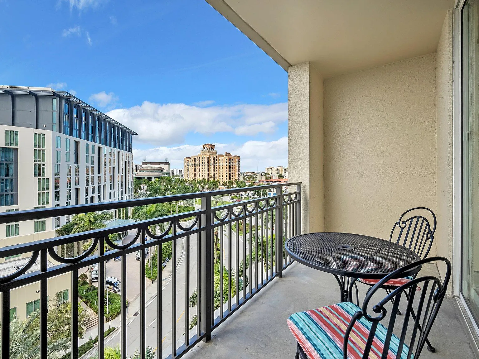 2 bed, 2.0 bath, 1192 sqft, $4,650 — Photo 3