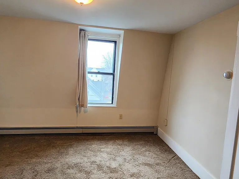 315 Manchester St #3R — Photo 8