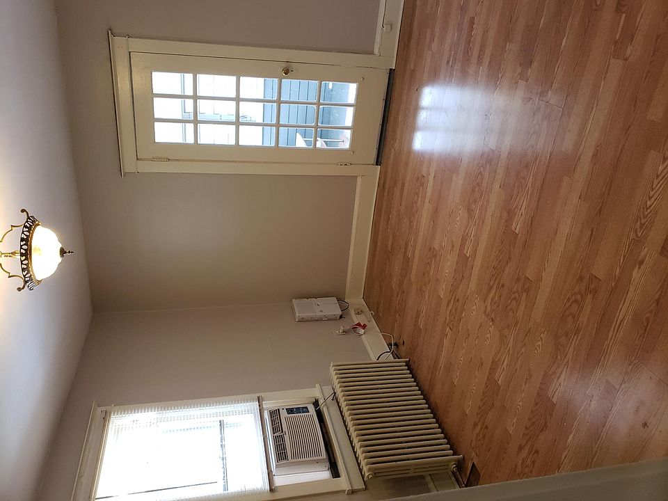 2nd image of 70 S Myrtle St #2