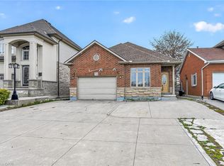 704 Stone Church Rd E, Hamilton, ON L8W 1A7