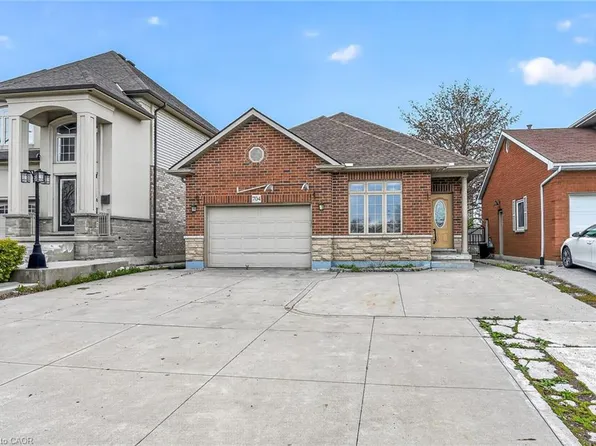 704 Stone Church Rd E, Hamilton, ON L8W 1A7
