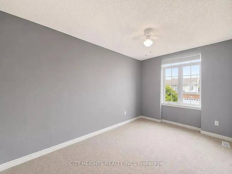 555 Grasslands Ct — Photo 3