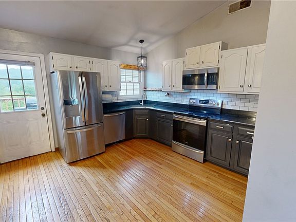4th image of 51 Hillview Dr