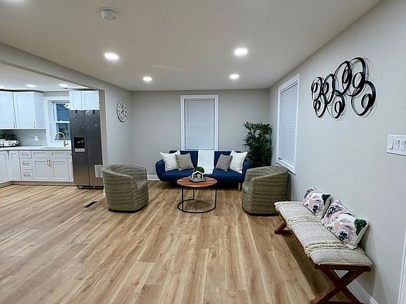 2nd image of 2 Yale Rd