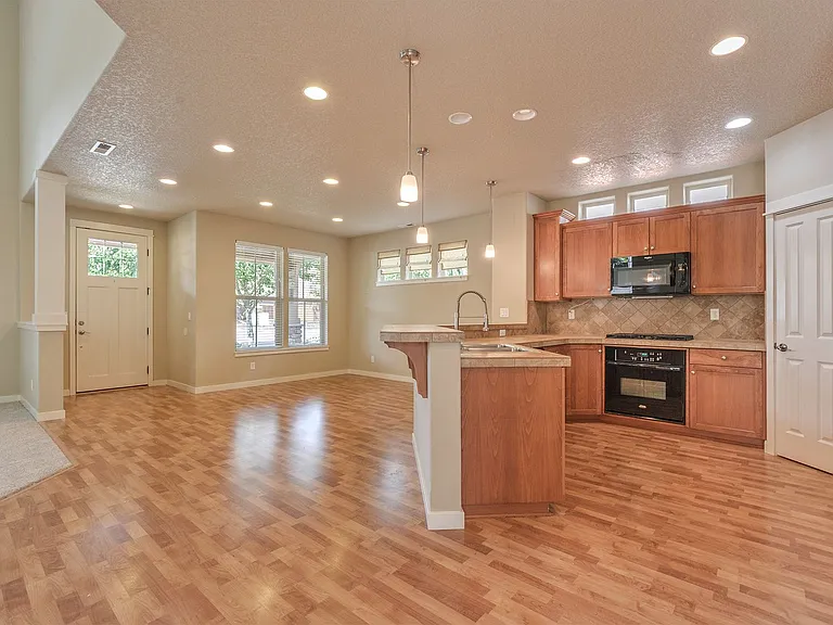 16928 SW 136th Ave — Photo 10