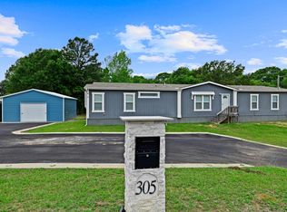 305 Oakwood Rd, Gladewater, TX 75647