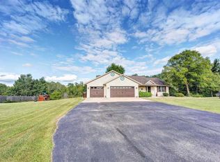 410 Falcon Cir, Pulaski, WI 54162