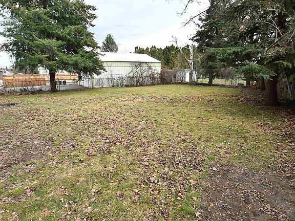3rd image of 18920 E Valleyway Ave