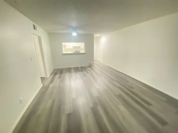 BBT - 15020 Burbank Blvd