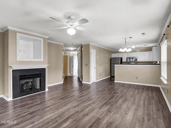 2nd image of 1604 Willoughby Park Court Unit 1