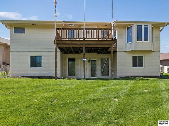 2nd image of 19601 Blaine Cir