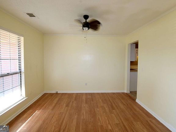 3rd image of 2352 Rowe St