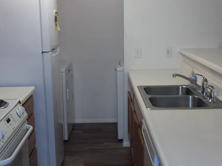 137 Rockyreef Cir — Photo 9