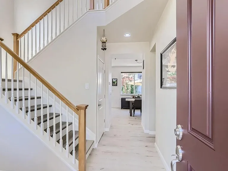 1518 Glacier Ave — Photo 2