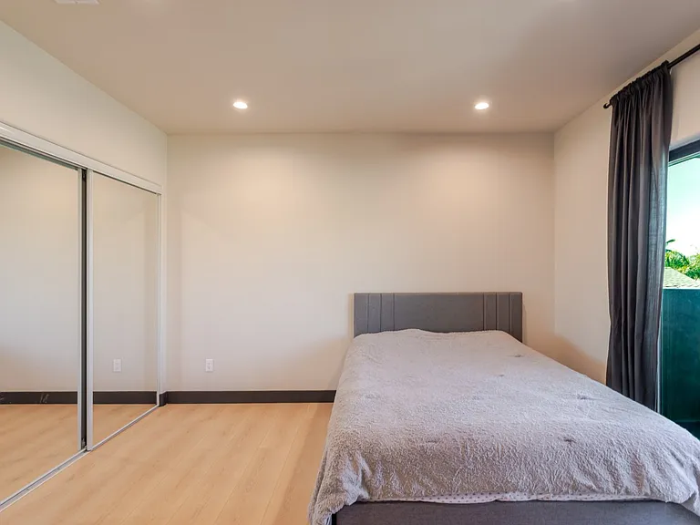 8250 Morse Ave — Photo 23