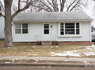 221 Poplar St, Creve Coeur, IL 61610