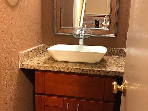 4th image of 114 Westgate Cir