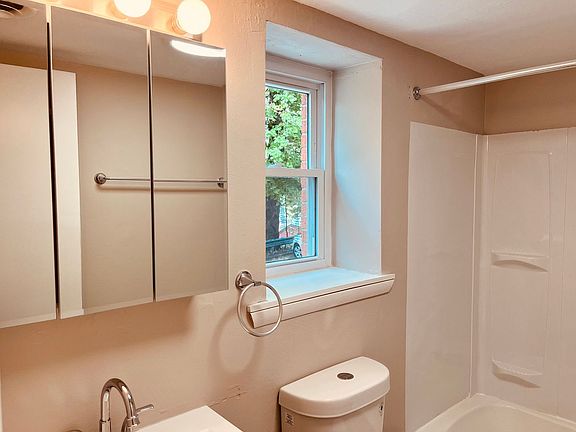 5th image of 564 Maryland Ave APT 24