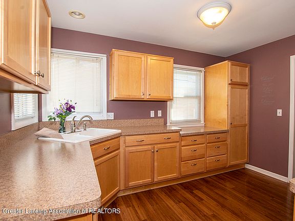 3rd image of 3424 Cornelia Dr