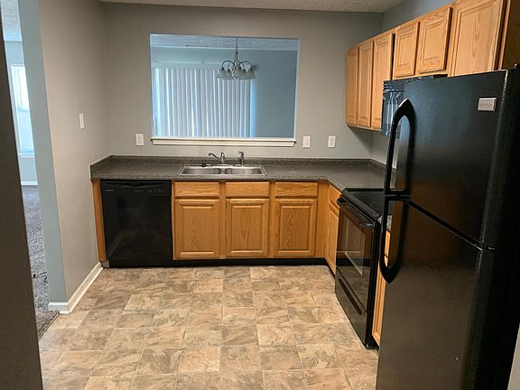2nd image of 4466 Connaught Dr W