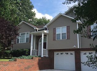 2620 Bridgeport Dr, Winston Salem, NC 27103