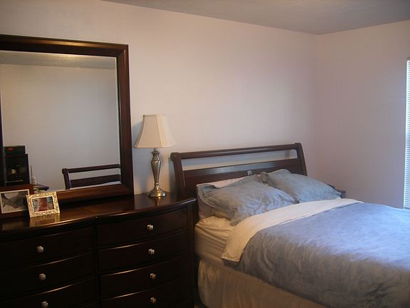 4th image of 464 Richview Park Cir E