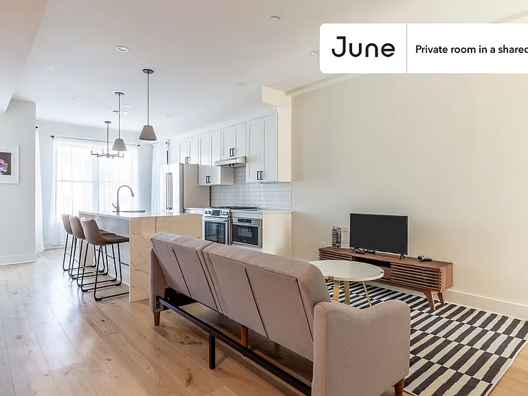 1340 Harvard St NW #B — Photo 7