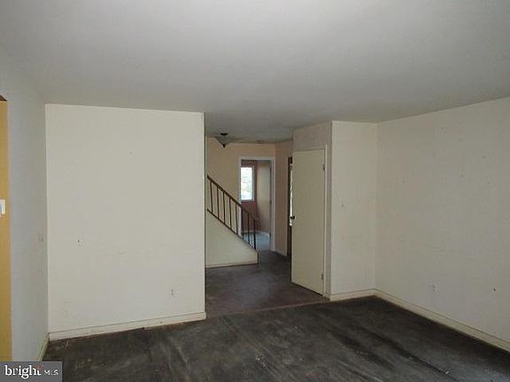 5th image of 7 Holshire Ct