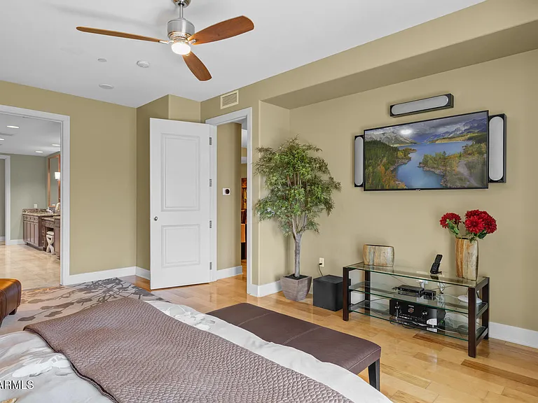 2211 E Camelback Rd #207 — Photo 17