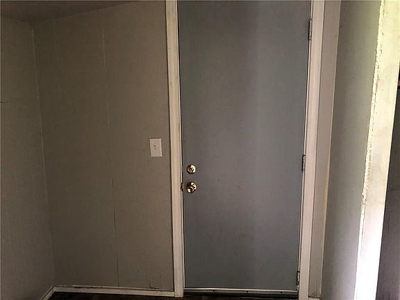 5th image of 122 W Southern Ave