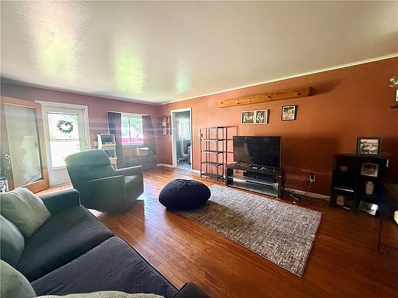4th image of 374 Lattabrook Rd