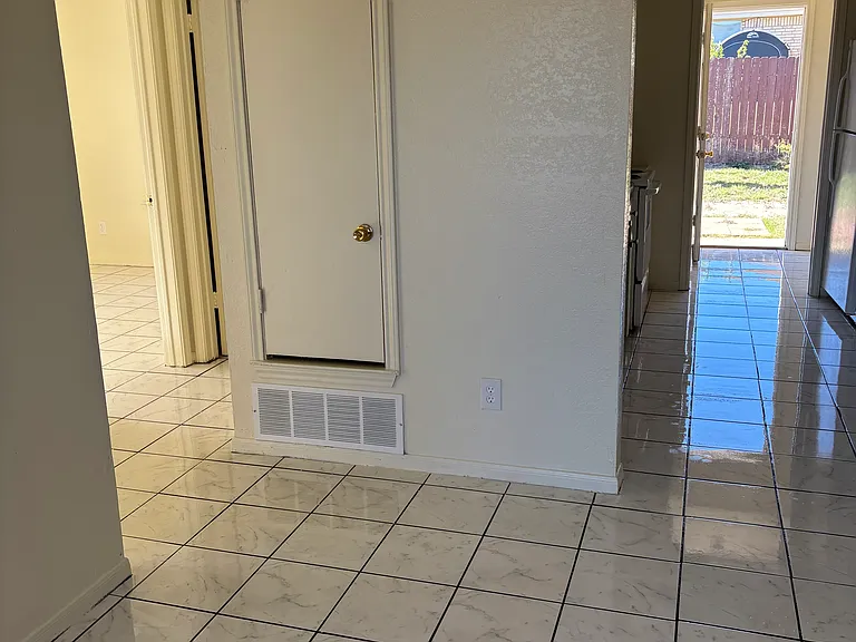 1104 Georgetown Rd #B — Photo 14