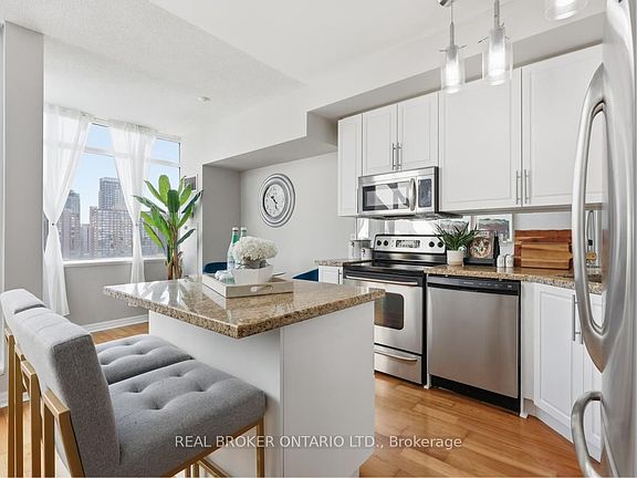 5th image of 220 Burnhamthorpe Rd W #903