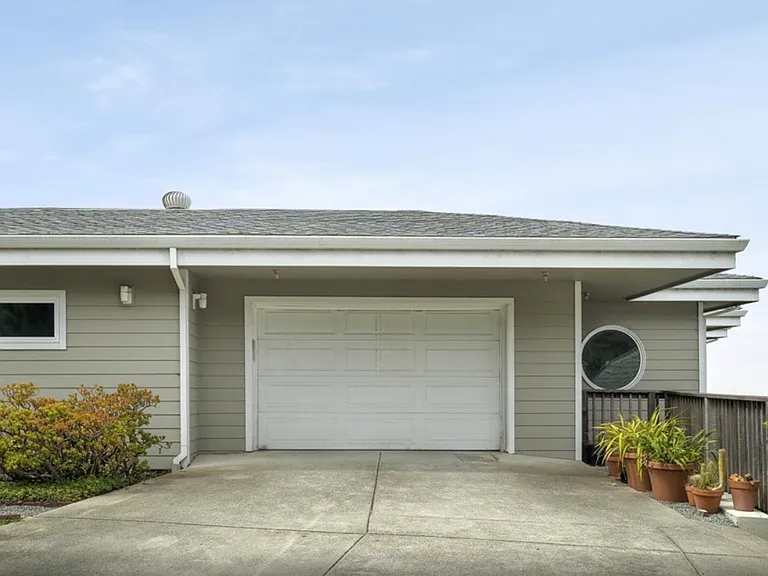 524 Monterey Rd — Photo 12