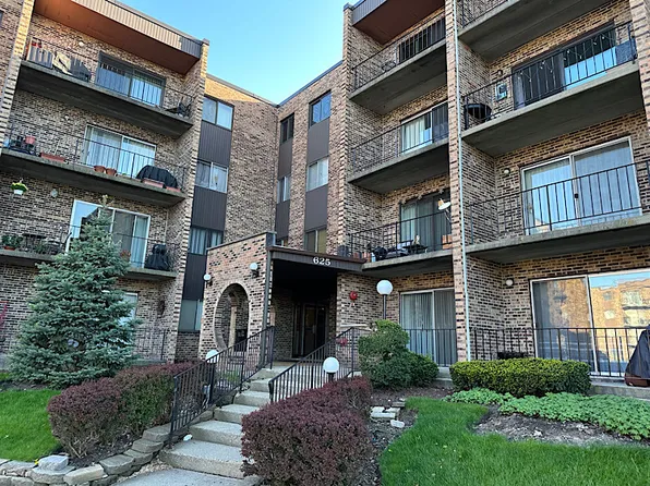 625 W Huntington Commons Rd APT 216, Mount Prospect, IL 60056