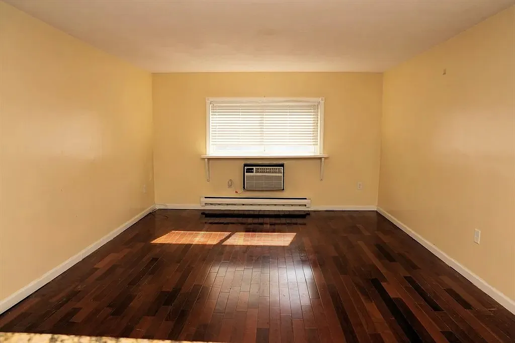 2 bed, 685 sqft, $1,980 — Photo 3