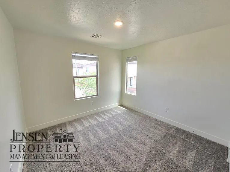 3187 E Halo Ln — Photo 15
