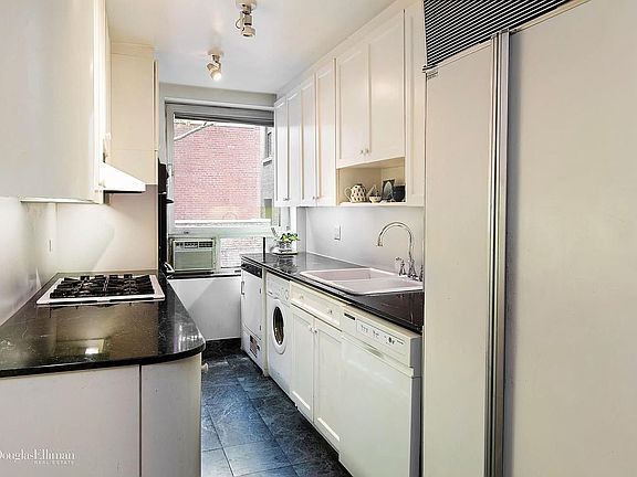 4th image of 15 E 91st St #5/6D