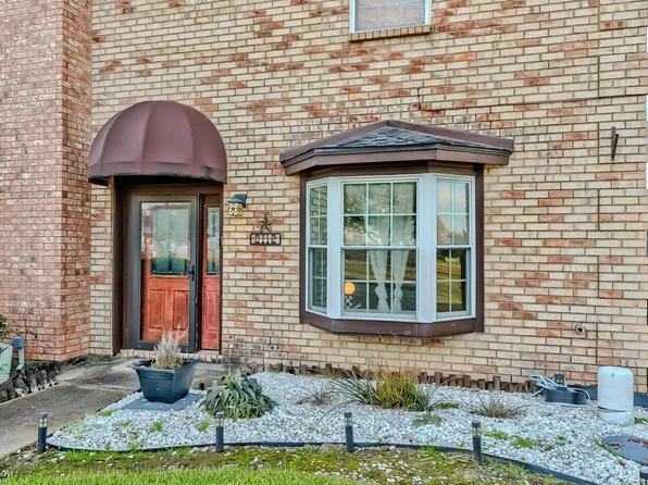 2112 Merriman St, Port Neches, TX 77651