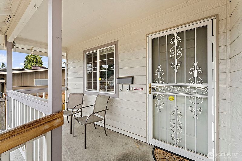 5th image of 628 S 117th Street