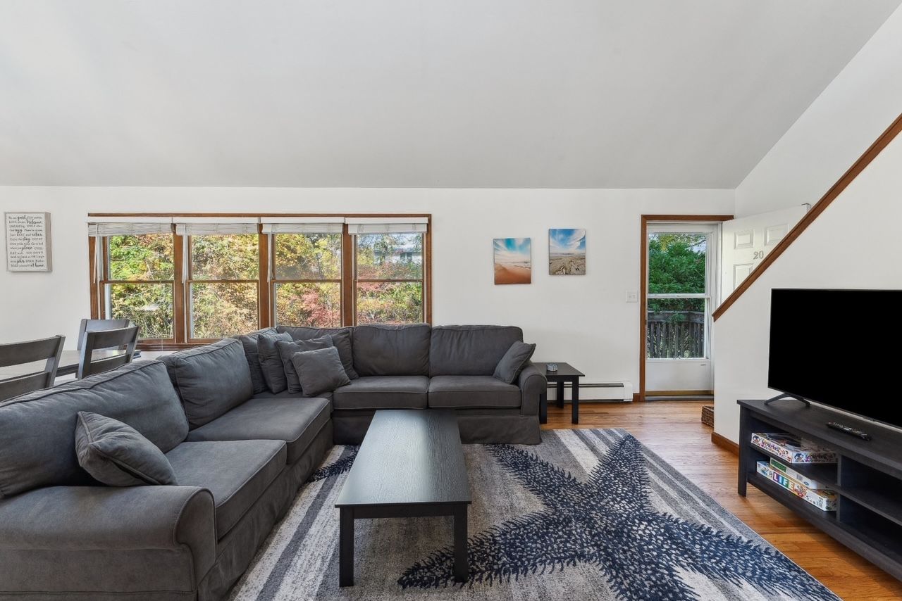  Spacious Living Room Perfect For Entertaining With High Ceilings. 